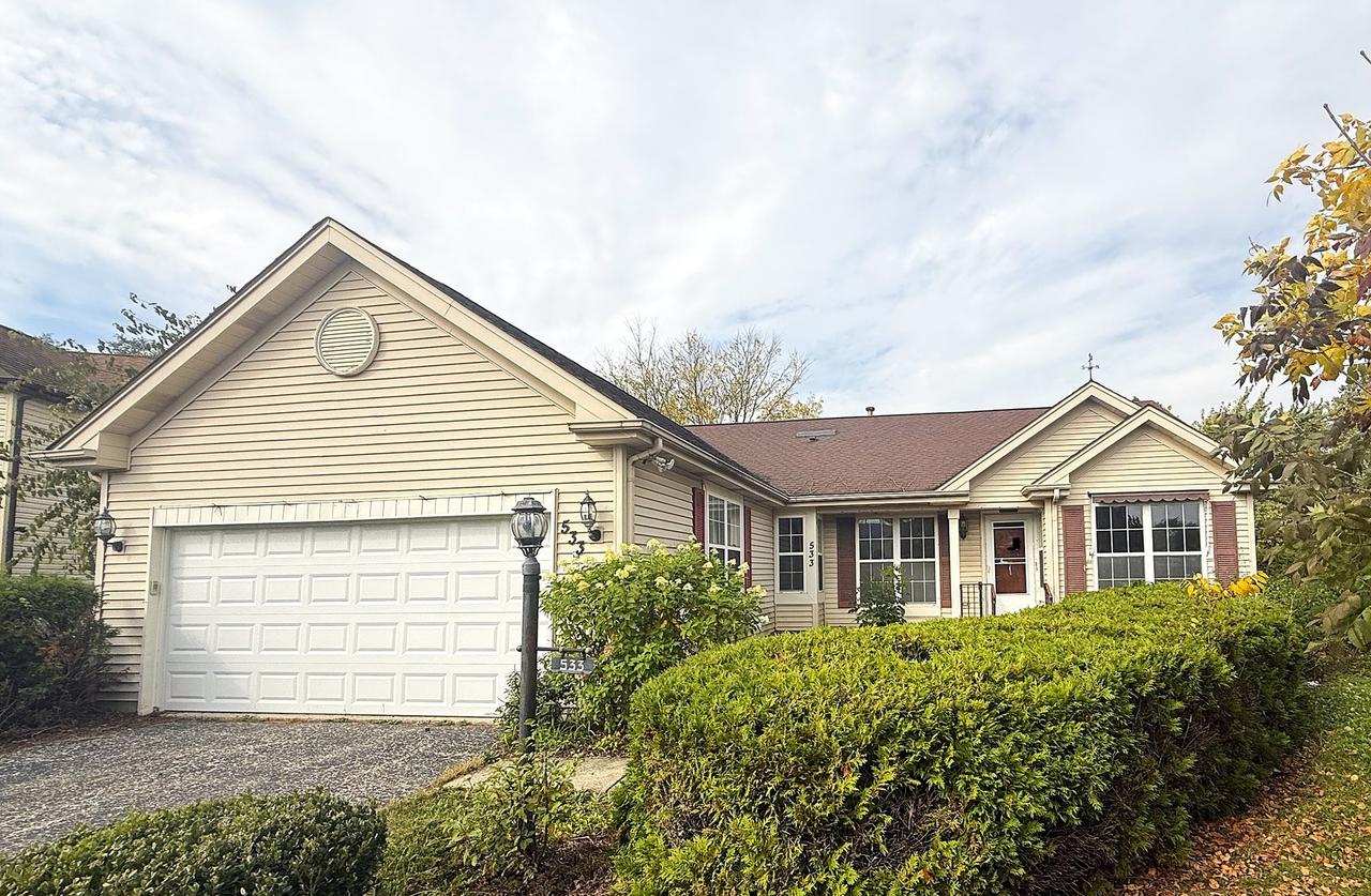 533 Farmhill Cir., Wauconda, IL 60084