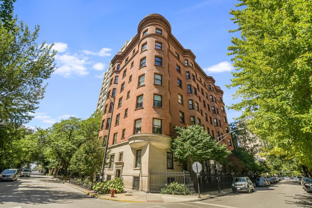 1210 N Astor St. #1A, Chicago, IL 60610