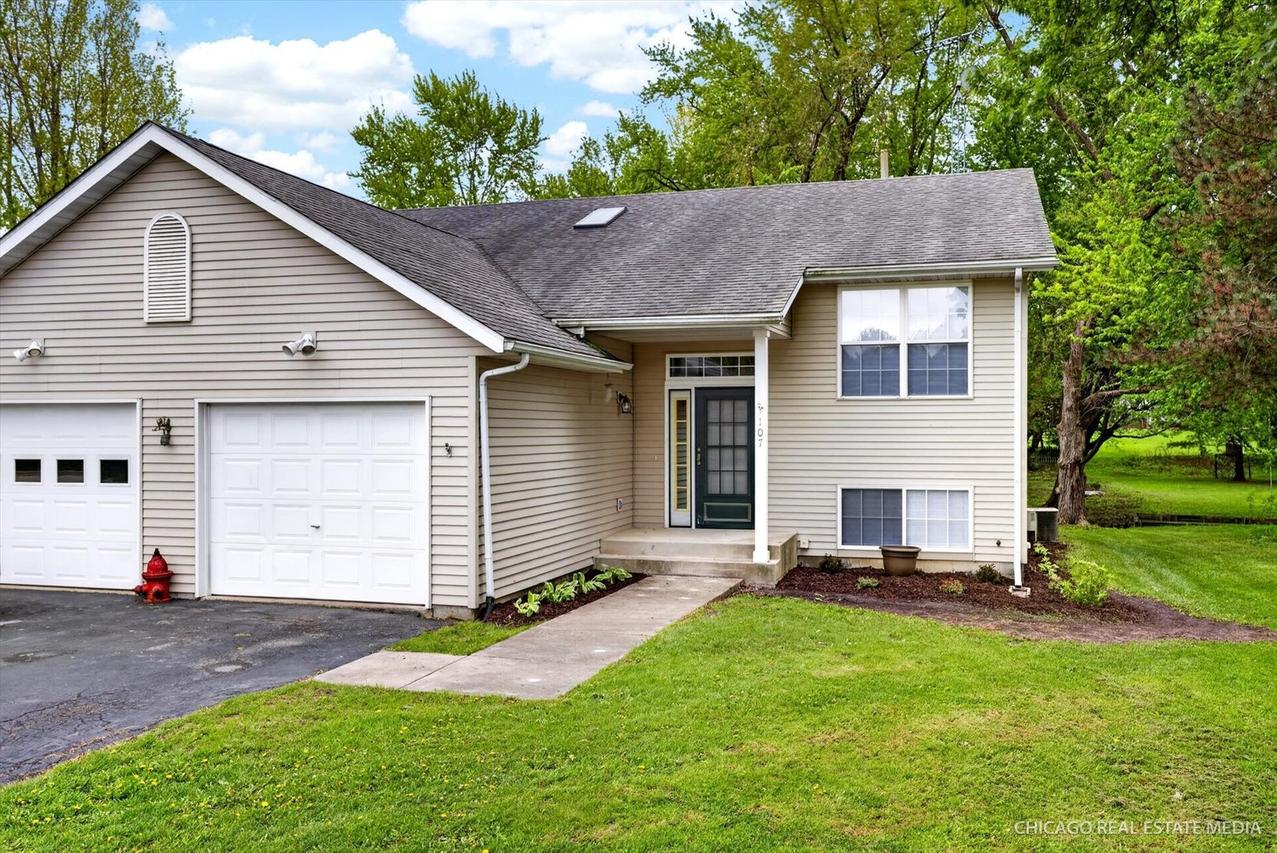 107 Edson Ct., Poplar Grove, IL 61065