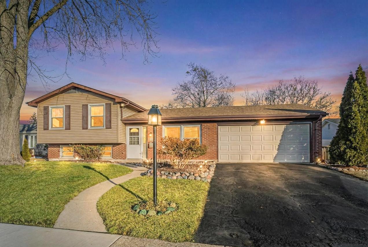 8069 S Brockton Ct., Hanover Park, IL 60133