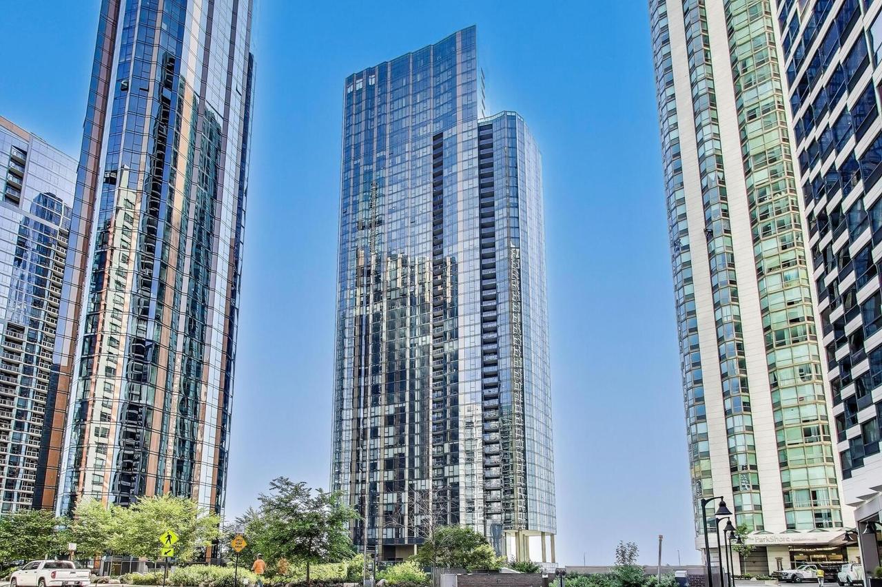 211 N Harbor Dr. #TH01, Chicago, IL 60601