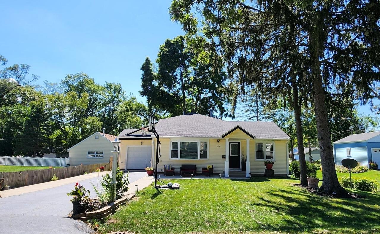 212 Lewis Ave., Wauconda, IL 60084