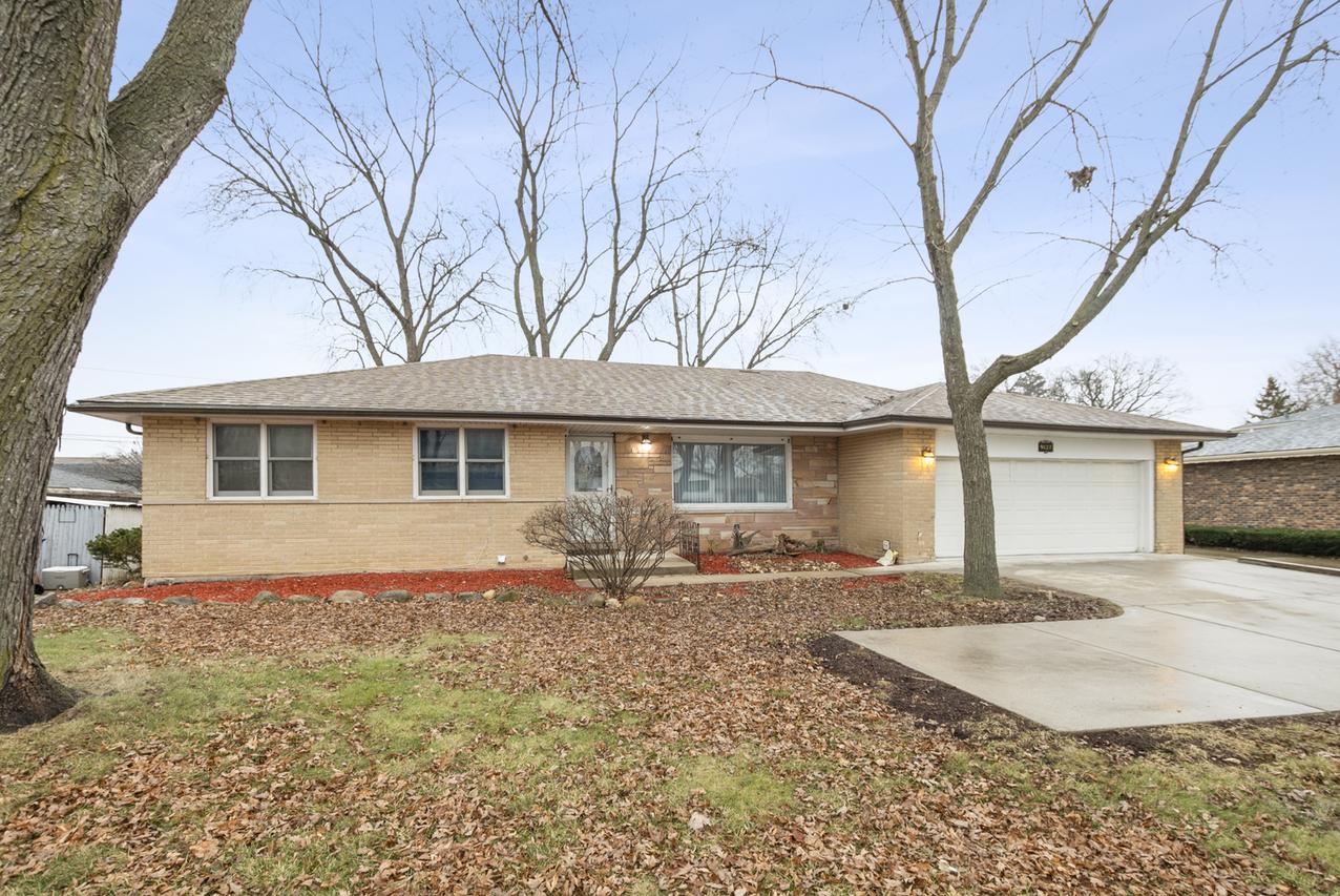 9137 S 88th Ave., Hickory Hills, IL 60457