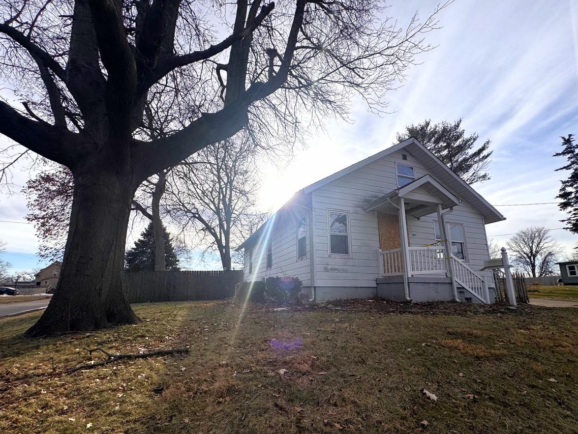 1221 June St., Kewanee, IL 61443