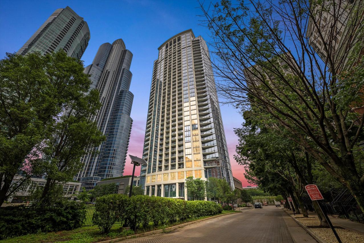 1235 S Prairie Ave. #2406, Chicago, IL 60605