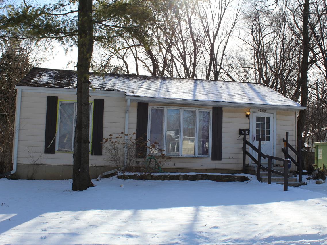 1665 Mckay St., Waukegan, IL 60087