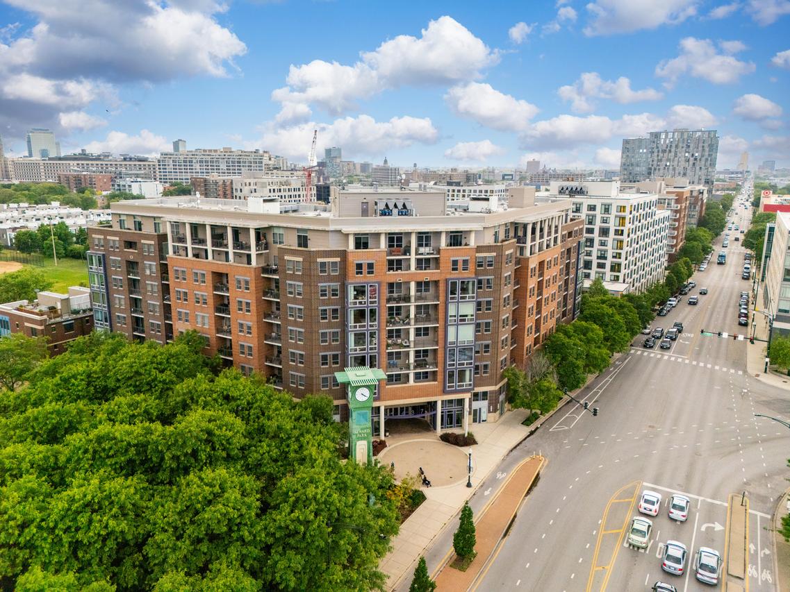 437 W Division St. #708, Chicago, IL 60610