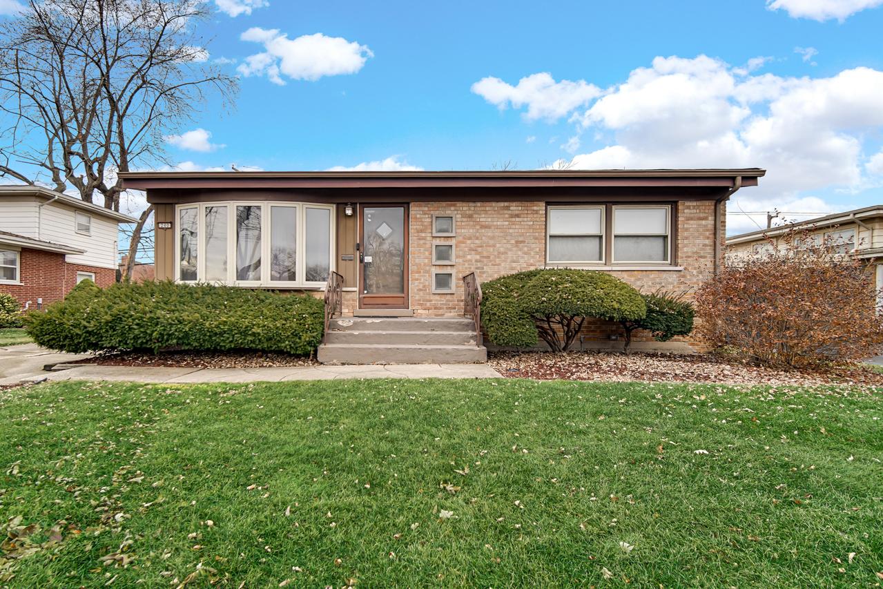 240 Westgate Ave., Chicago Heights, IL 60411