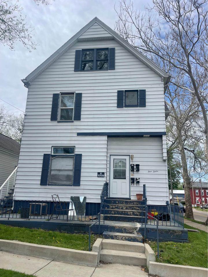 412 N Roosevelt Ave., Bloomington, IL 61701