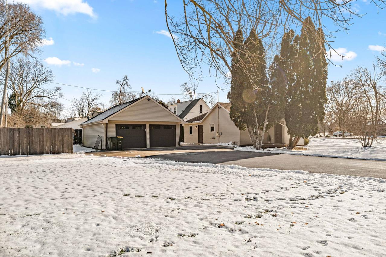 425 Grove St., Wood Dale, IL 60191