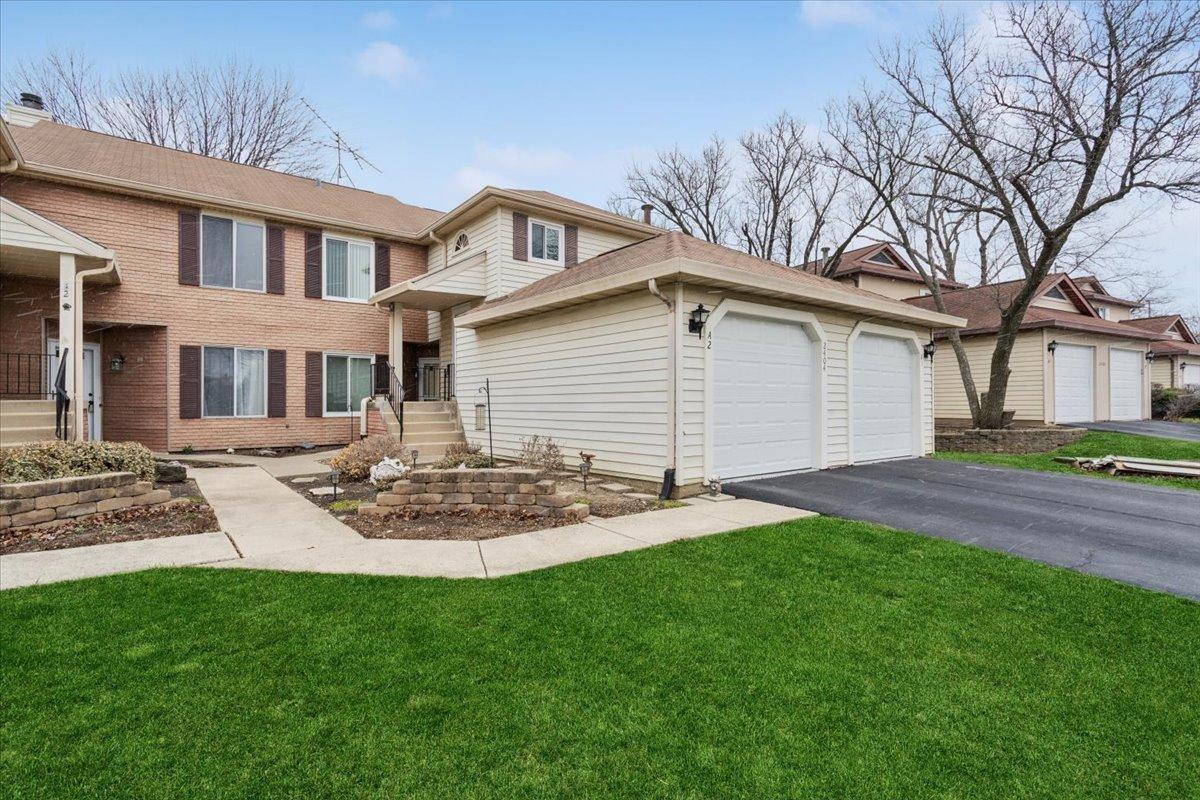 2404 Danbury Dr. #A1, Woodridge, IL 60517