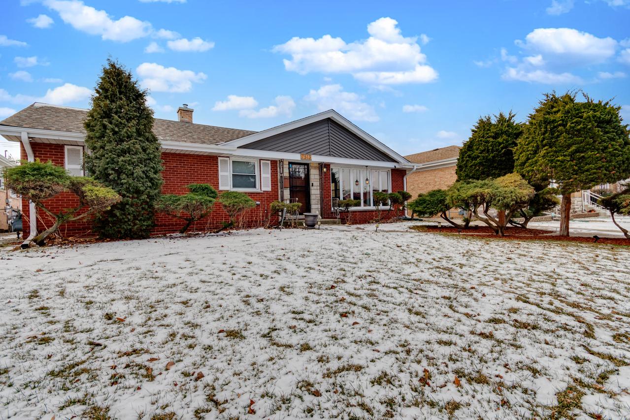 7513 W Ainslie St., Harwood Heights, IL 60706