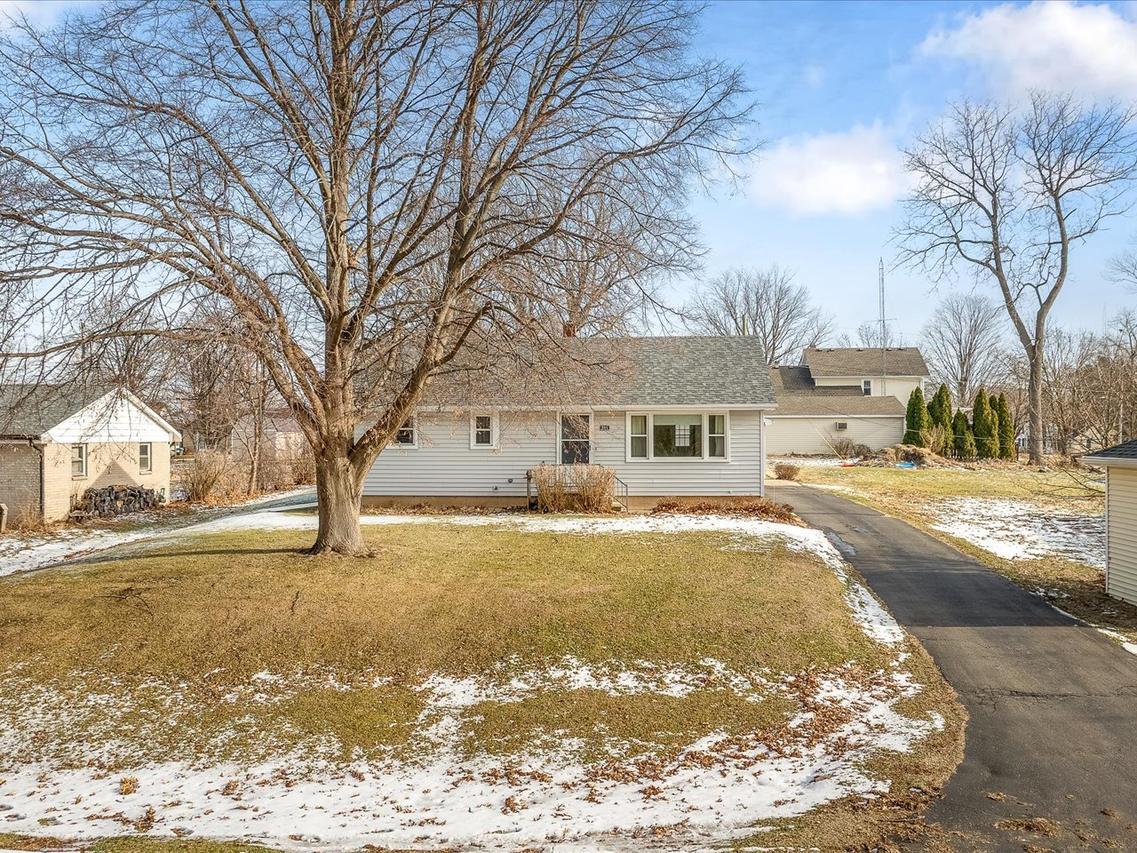 205 N Seward St., Winnebago, IL 61088