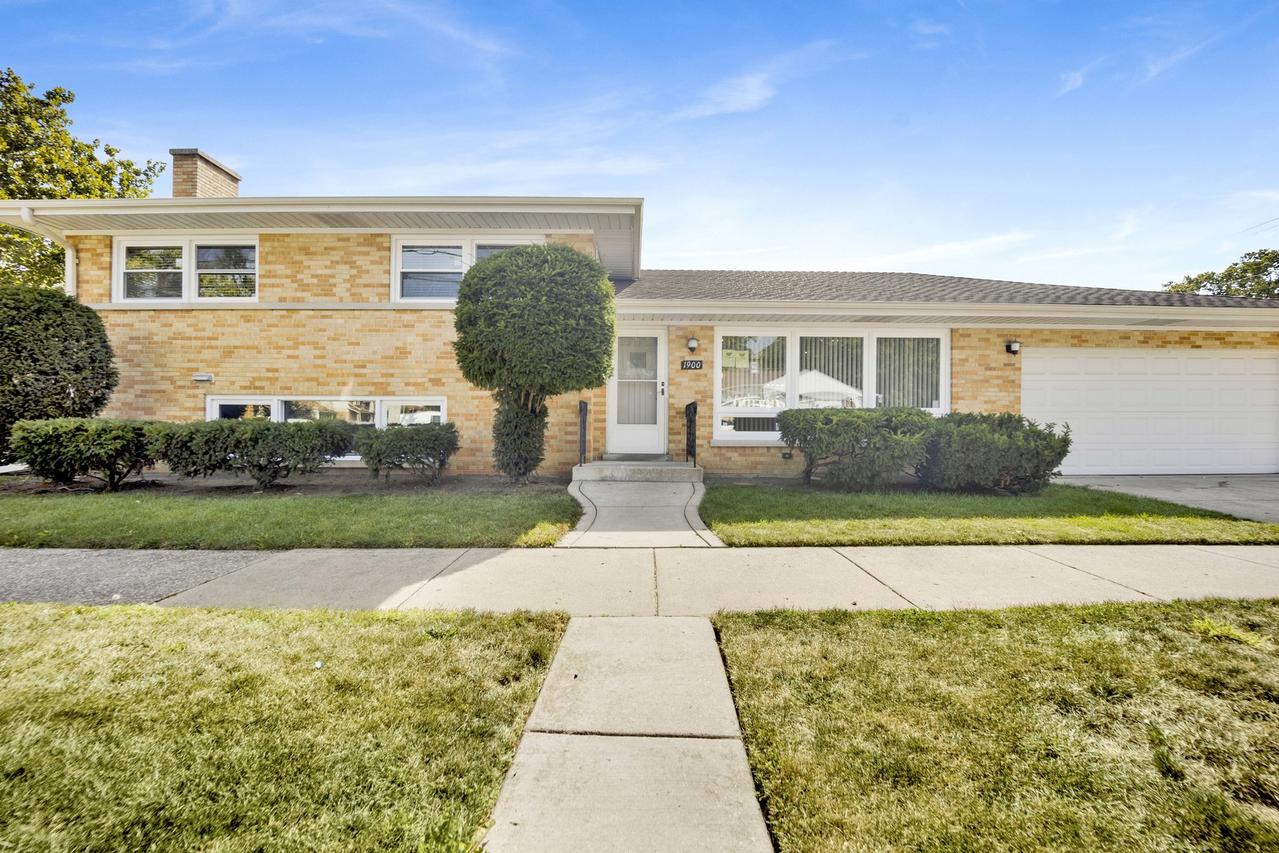 1900 Manchester Ave., Westchester, IL 60154