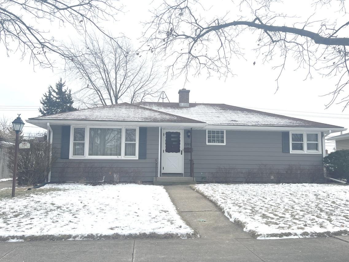 2305 W Grove Ave., Waukegan, IL 60085