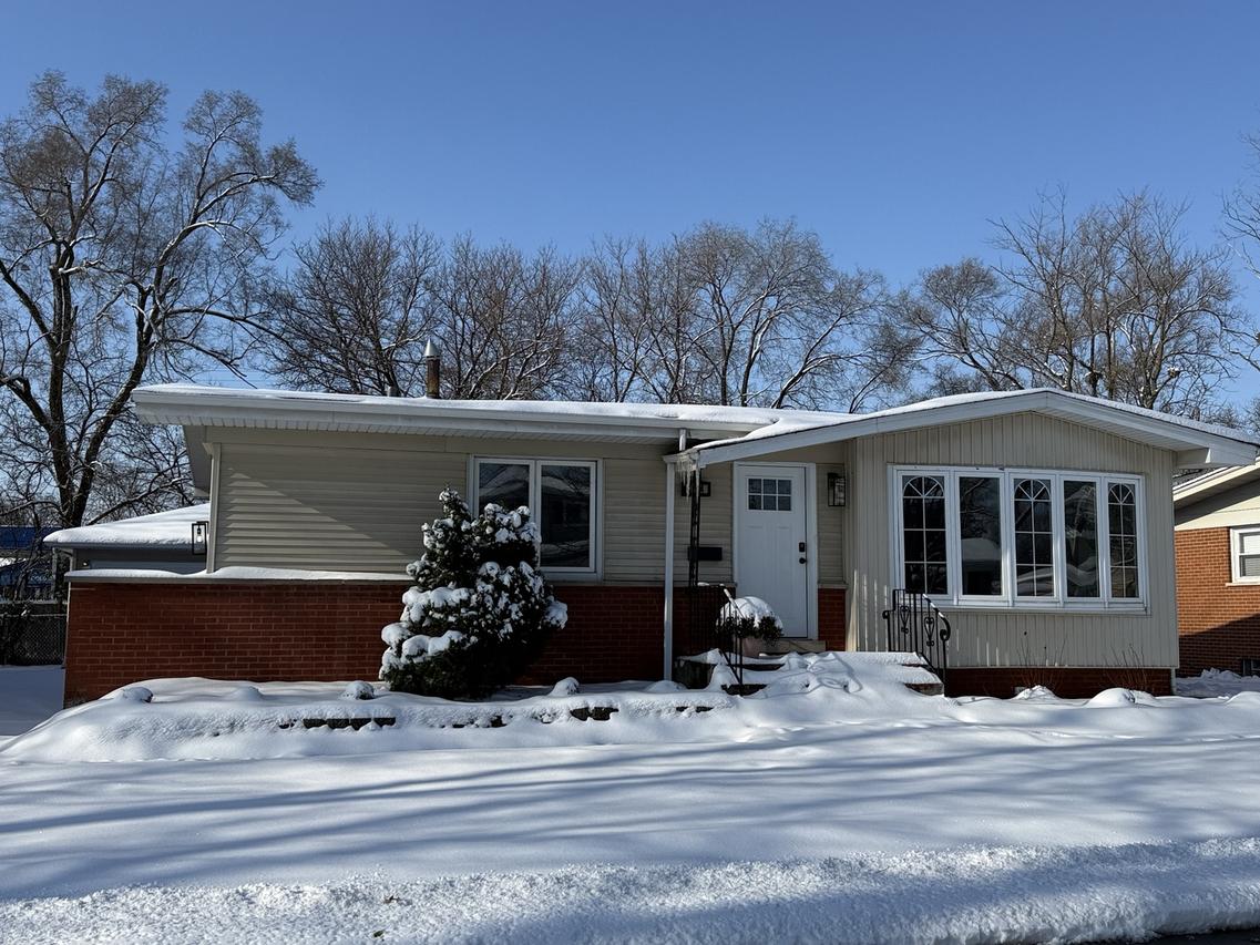 214 N Gay Ct., Glenwood, IL 60425