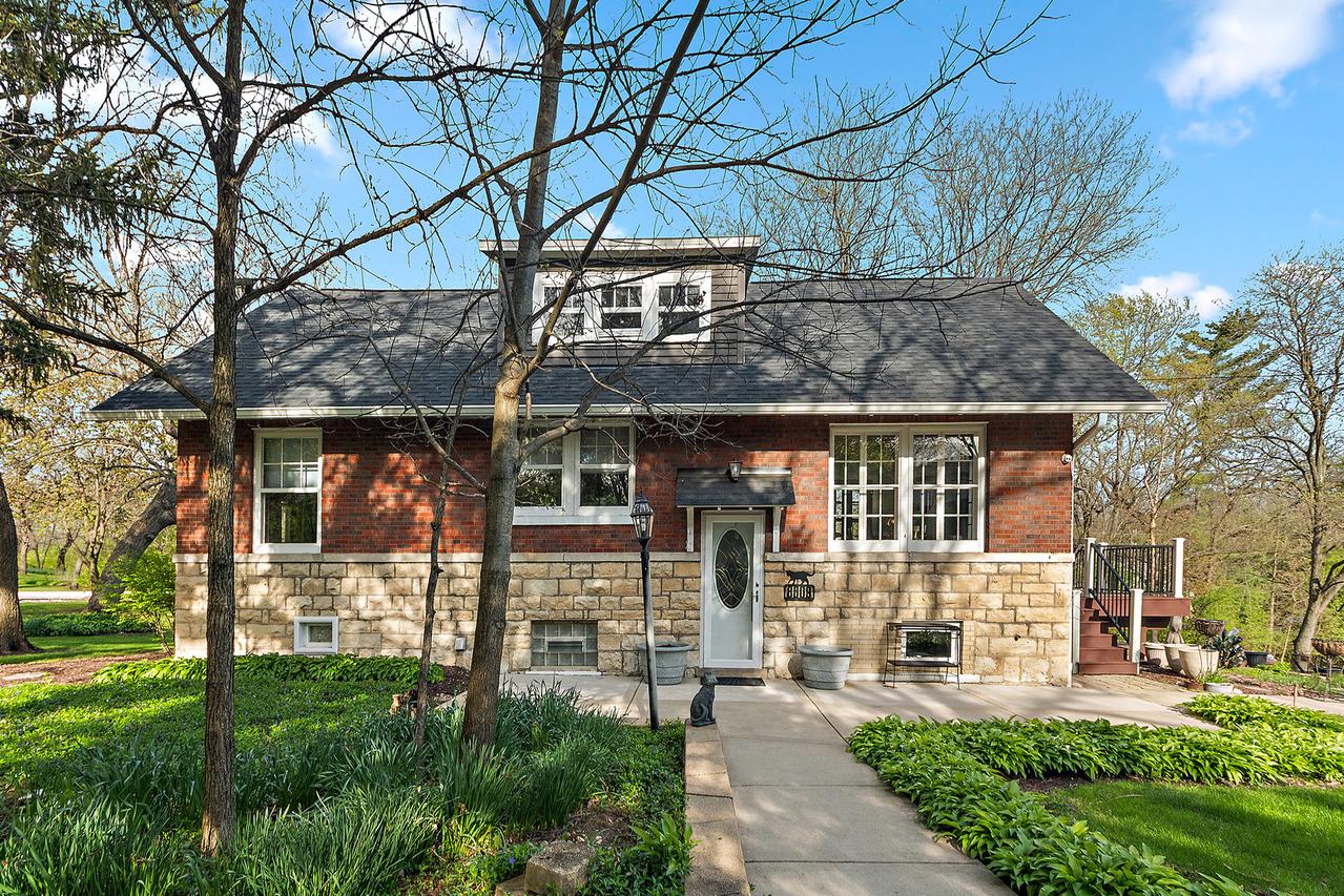 8609 W 121st St., Palos Park, IL 60464