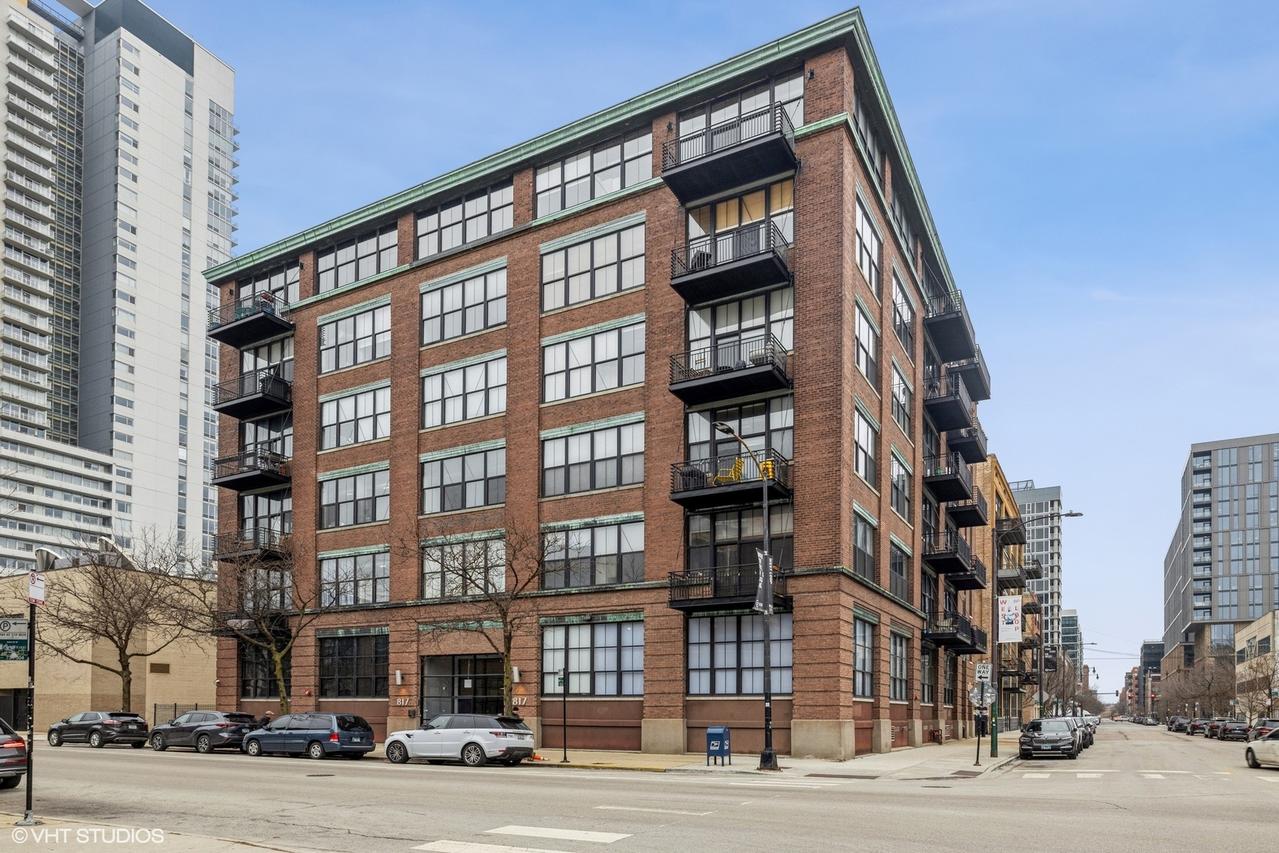 817 W Washington Blvd. #406, Chicago, IL 60607