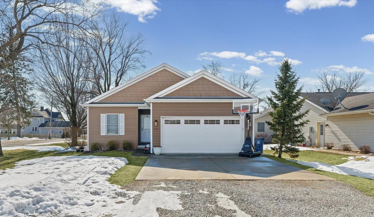 207 E School St., Royal, IL 61871