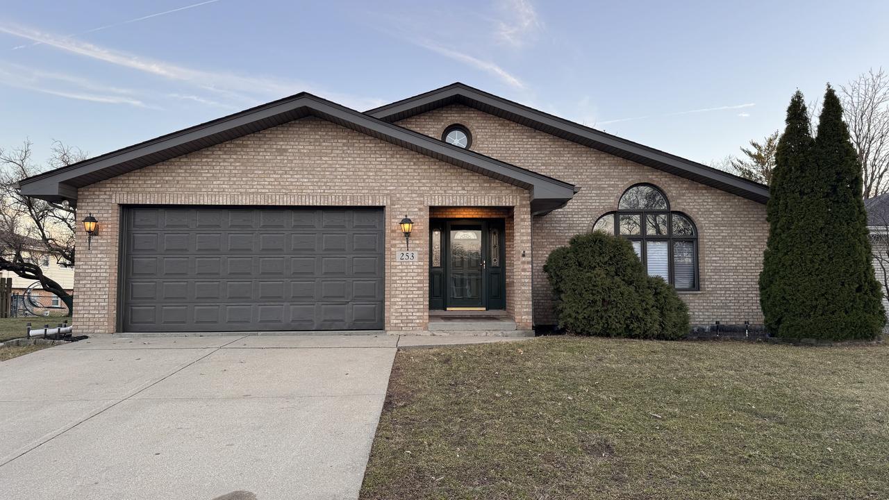 253 E 165th St., South Holland, IL 60473