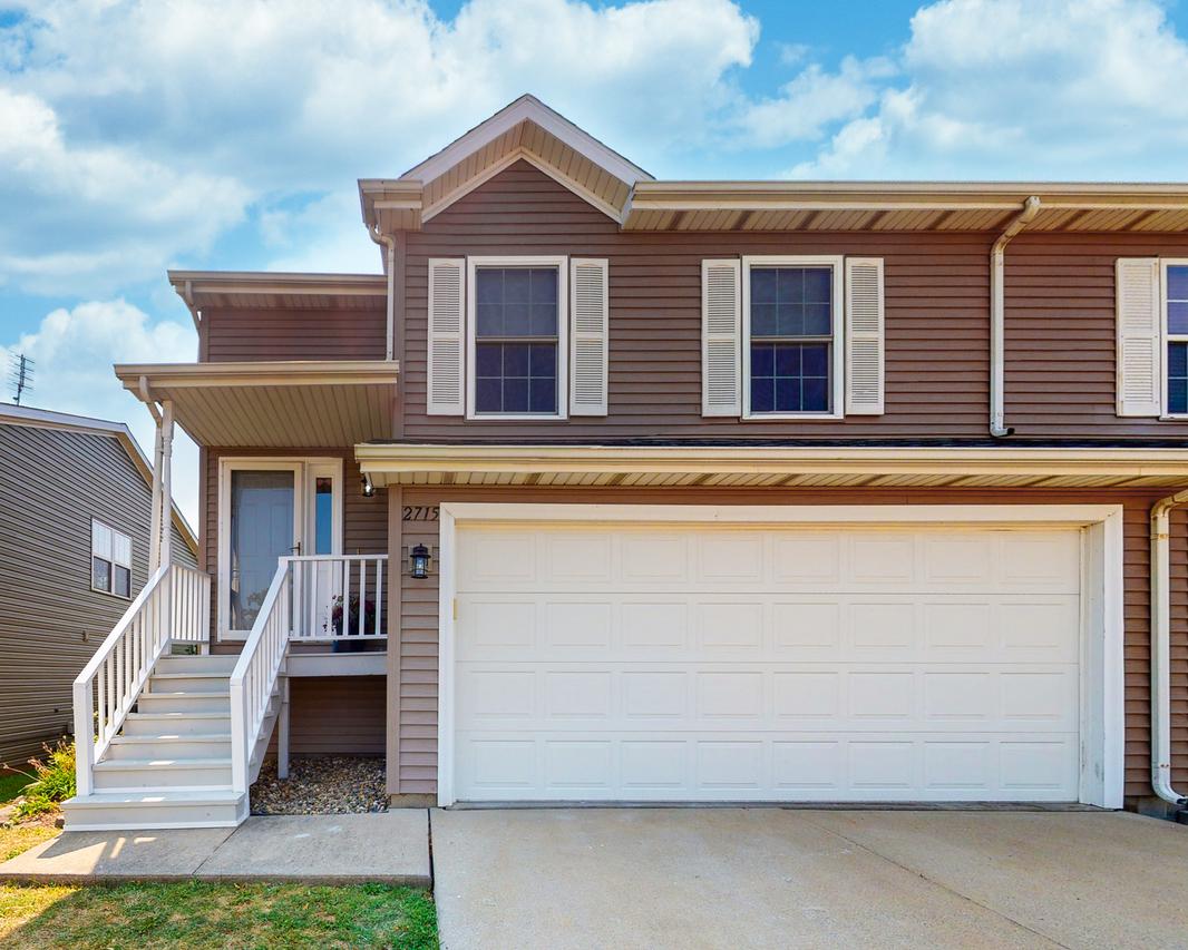 2715 Arrowhead Dr., Bloomington, IL 61704