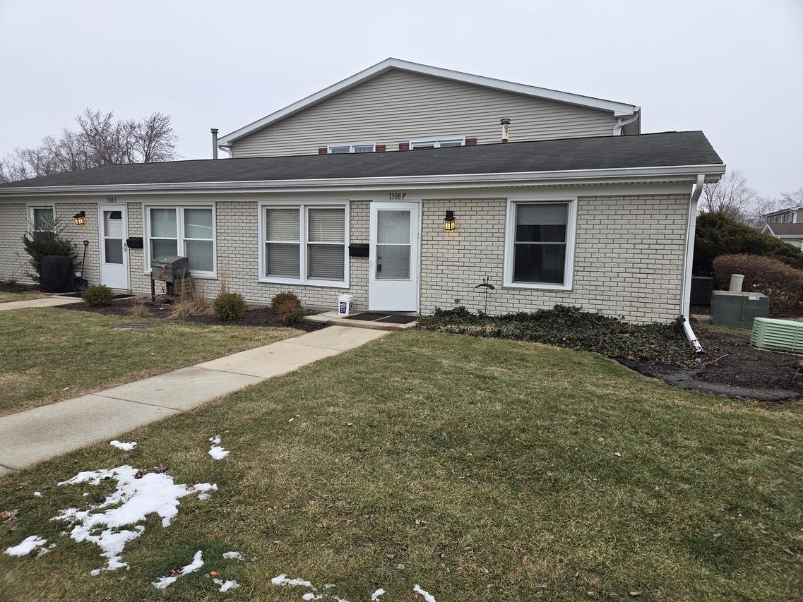 1308 Kingsbury Dr. #F, Hanover Park, IL 60133
