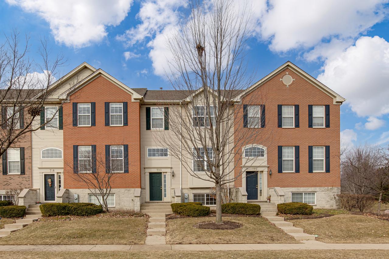 720 Thornbury Rd., Bartlett, IL 60103