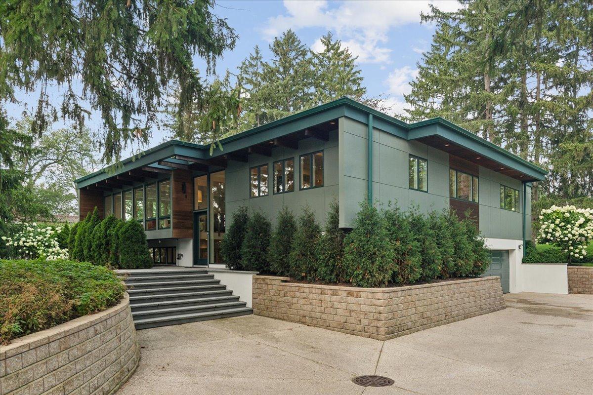 1436 S Estate Ln., Lake Forest, IL 60045