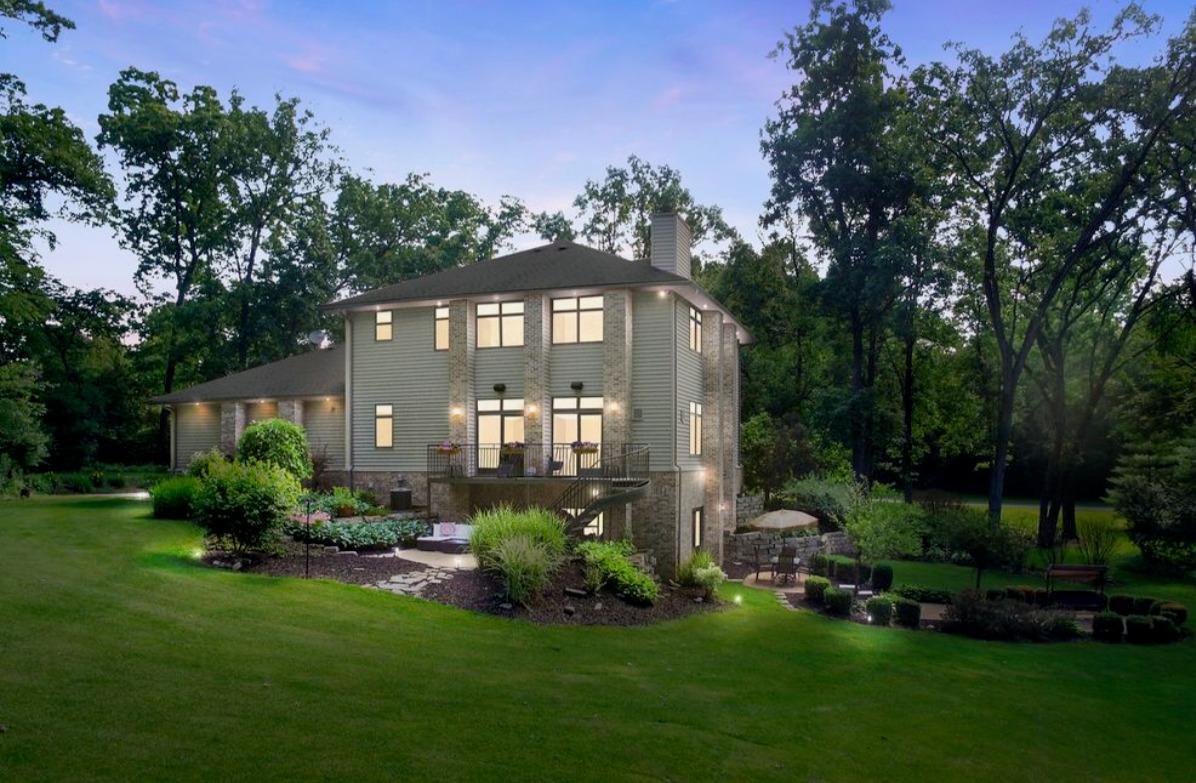 9208 Sheringham Dr., Roscoe, IL 61073