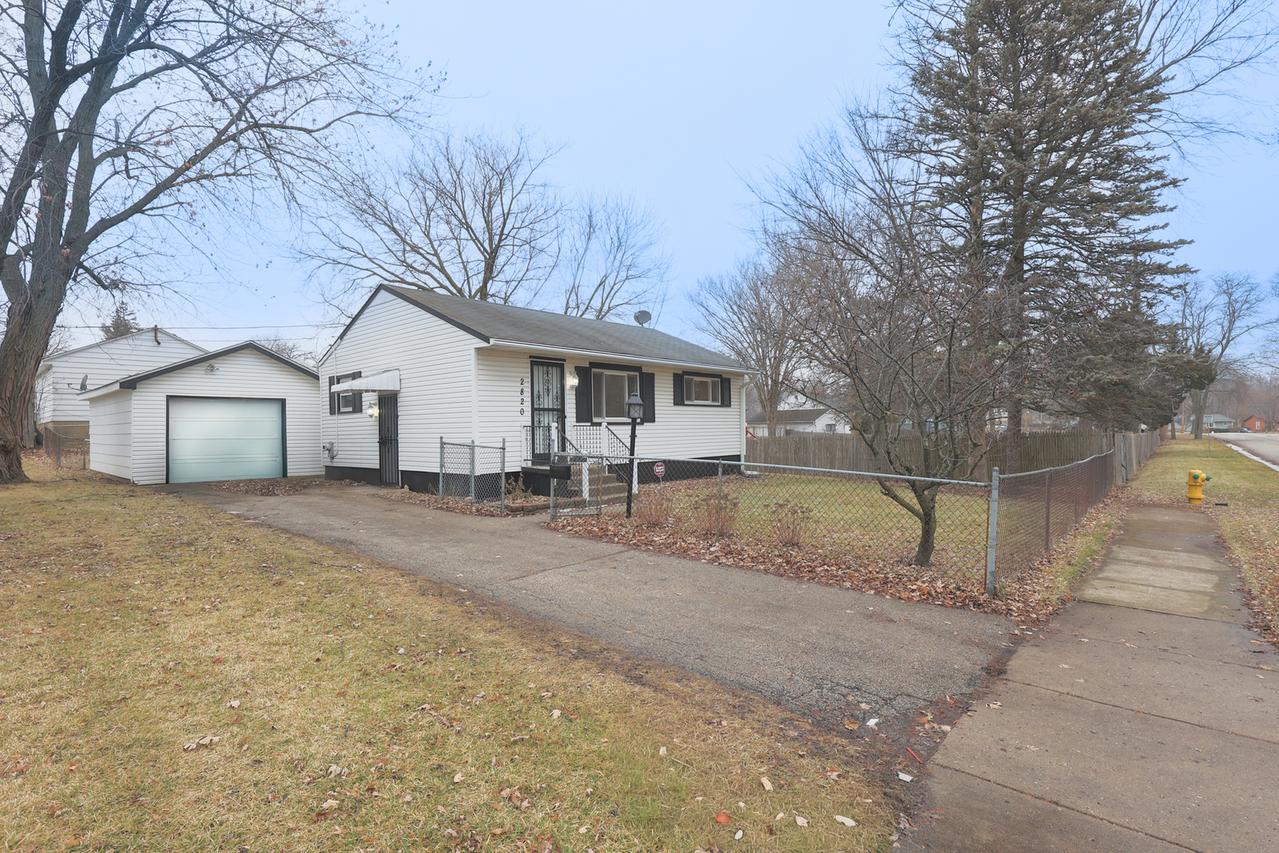 2820 N Elmwood Ave., Waukegan, IL 60087