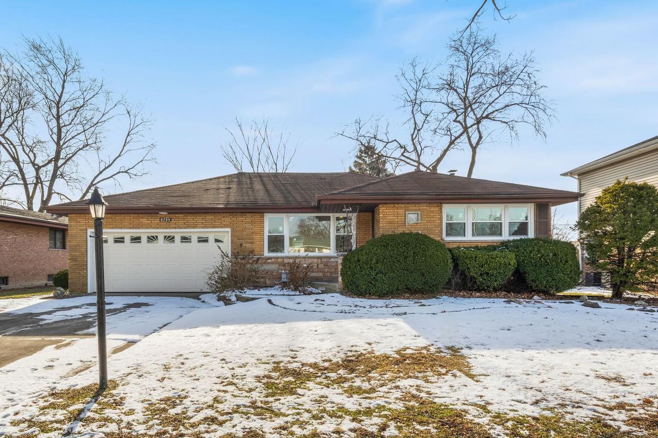 6733 W 88th St., Oak Lawn, IL 60453