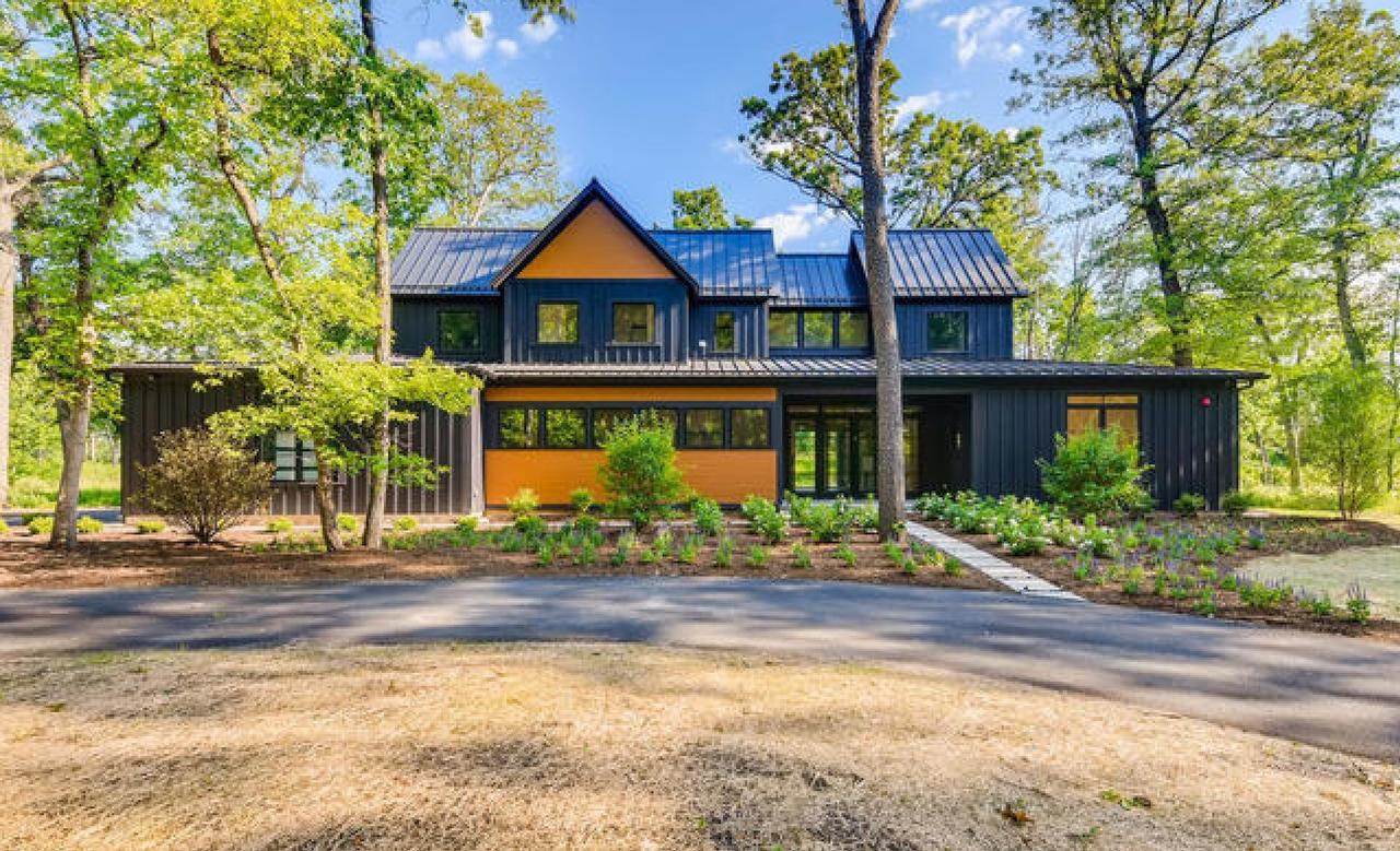 2020 Duffy Ln., Bannockburn, IL 60015