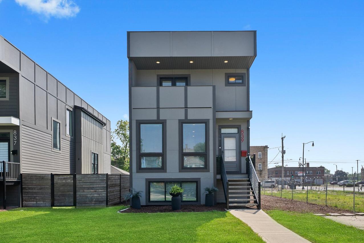 839 S 18th Ave., Maywood, IL 60153