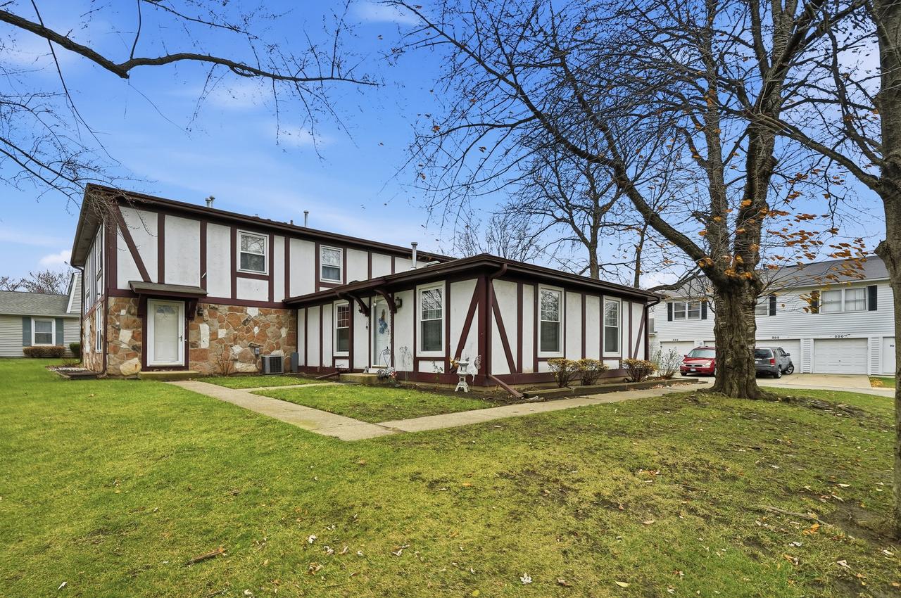 311 Meadow Ct., Vernon Hills, IL 60061