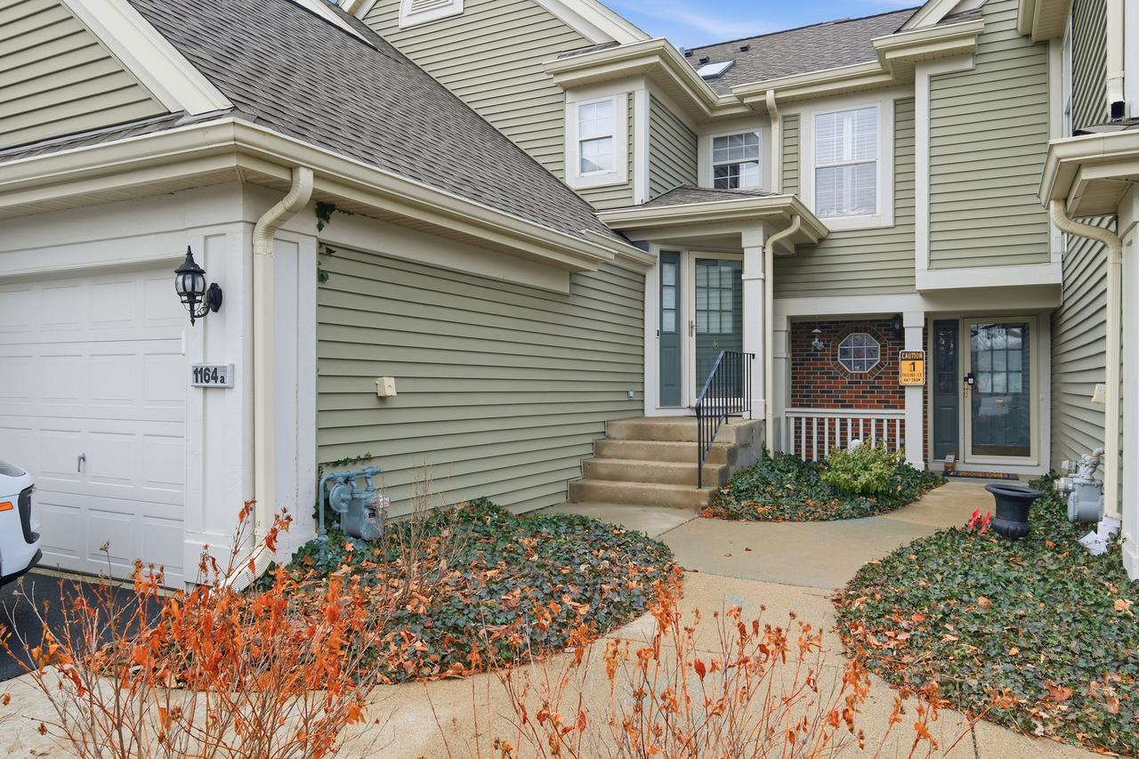 1164 Talbots Ln. #A, Elk Grove Village, IL 60007