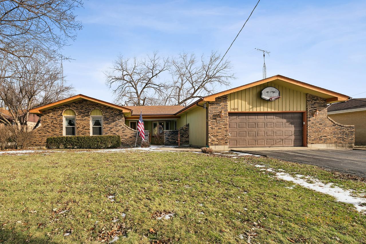 1402 N Millstream Dr., Mchenry, IL 60050