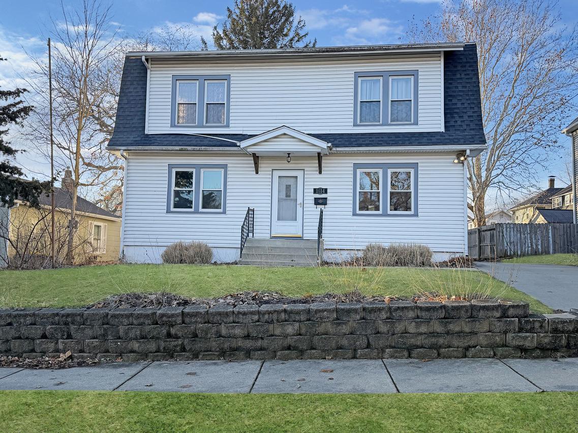 1614 S Carroll Ave., Freeport, IL 61032