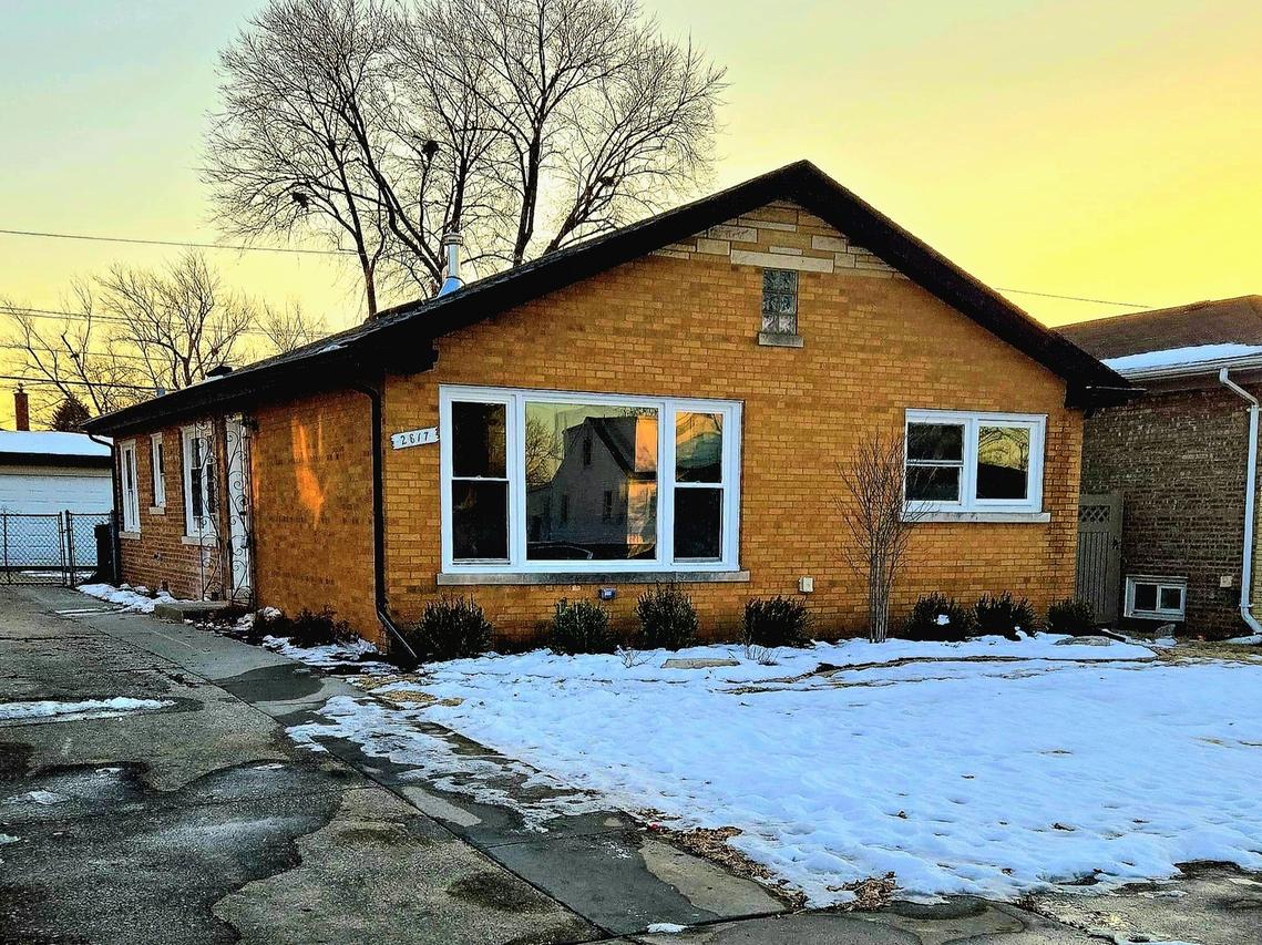 2817 W 100th Pl., Evergreen Park, IL 60805
