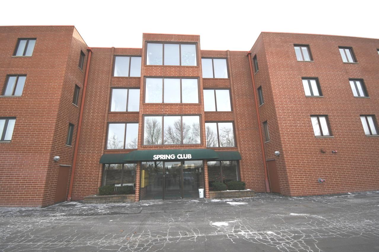 1S045 Spring Rd. #H2, Oakbrook Terrace, IL 60181