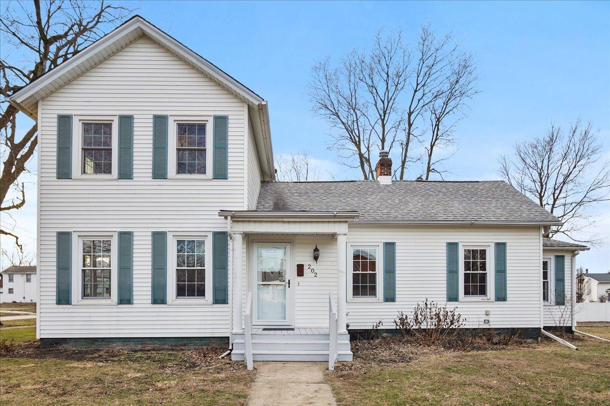 202 N Cherry St., El Paso, IL 61738