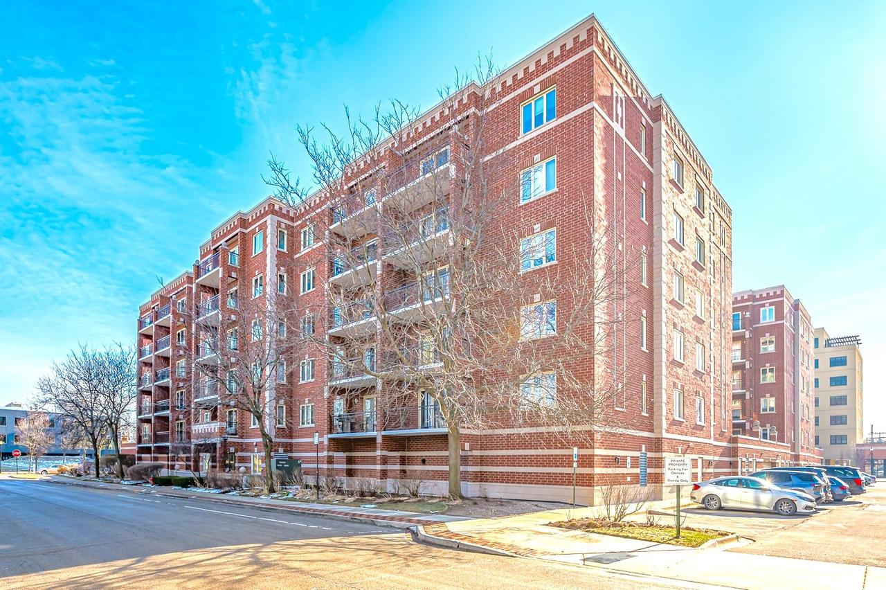 5005 Warren St. #207, Skokie, IL 60077