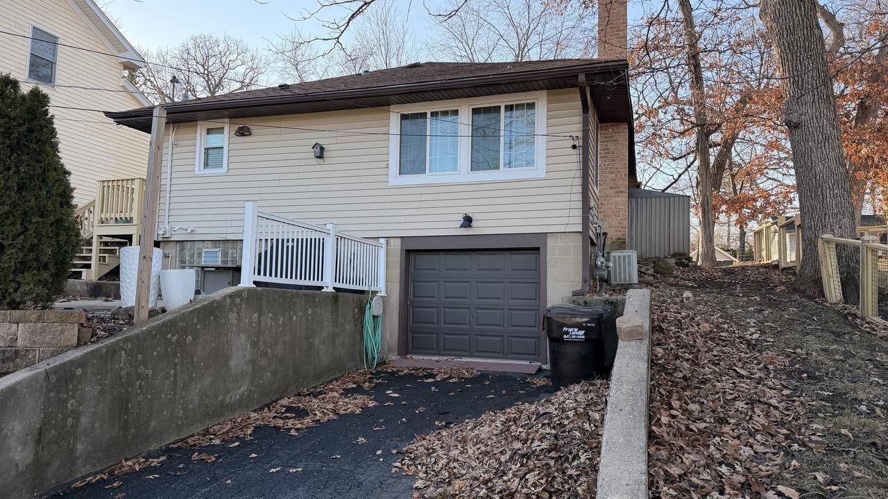 28048 N Hickory Ln., Wauconda, IL 60084