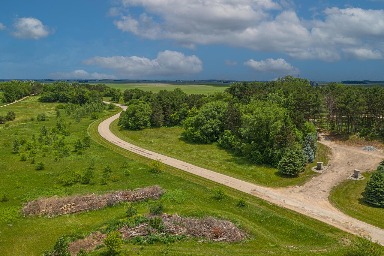 00 Deer Valley Dr., Deer Grove, IL 61243