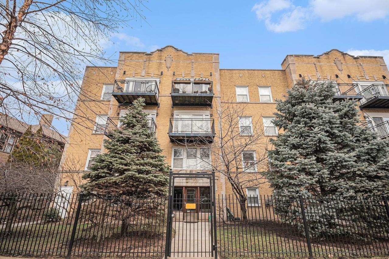 2008 W Greenleaf Ave. #3W, Chicago, IL 60645