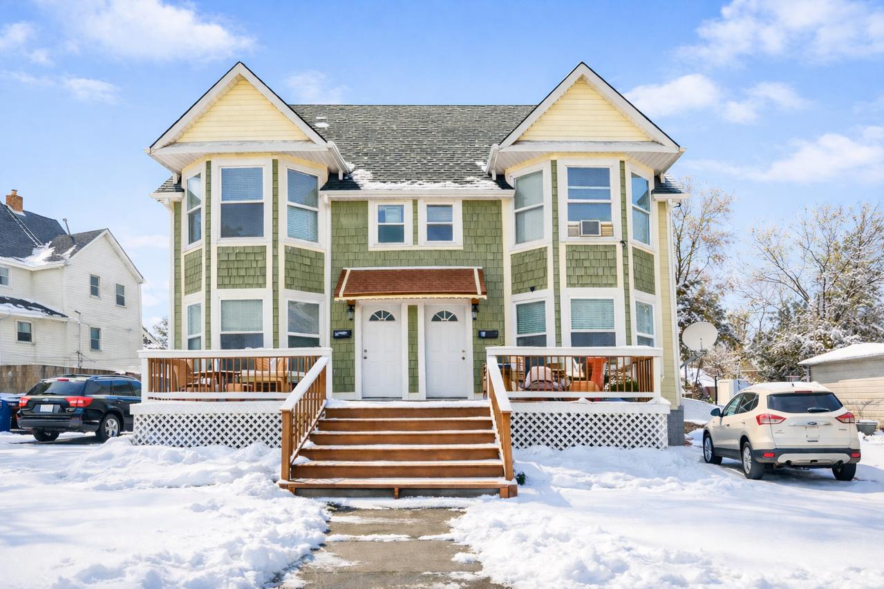 10-12 N Park Ave., Waukegan, IL 60085