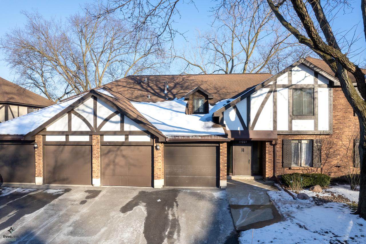11301 Sycamore Ln. #64A, Palos Hills, IL 60465