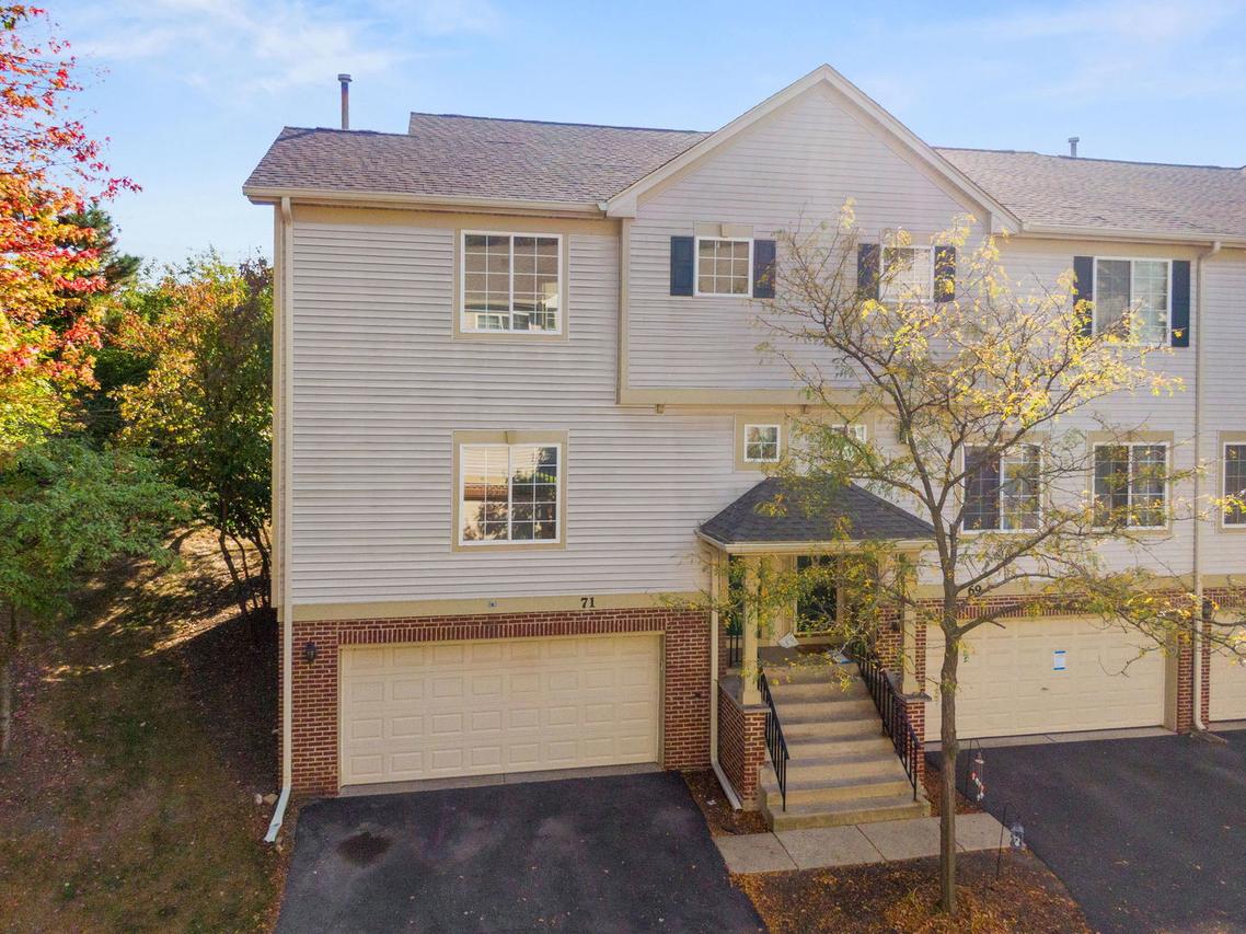 71 Monarch Dr., Streamwood, IL 60107