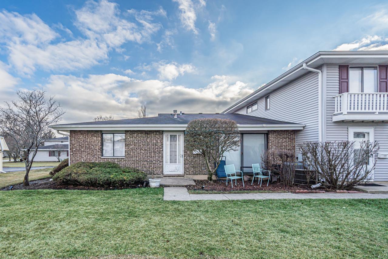 125 Millbrook Ln., Schaumburg, IL 60193