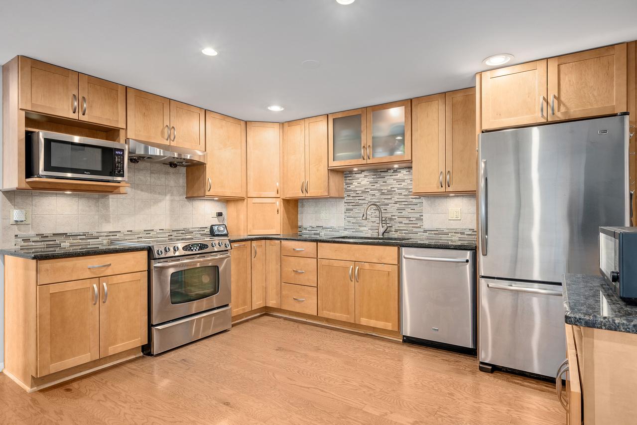 2000 Saint Regis Dr. #6B, Lombard, IL 60148