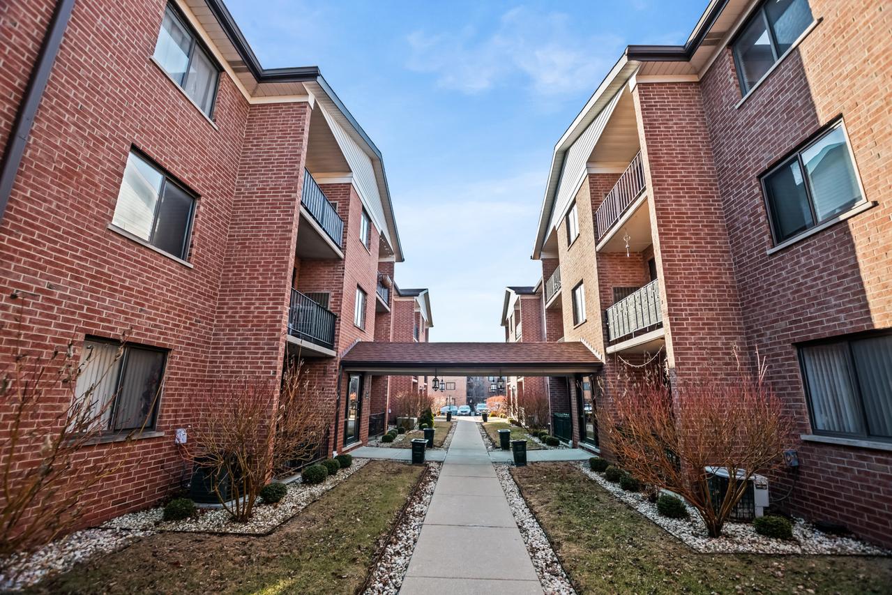 8426 W Catalpa Ave. #303, Chicago, IL 60656